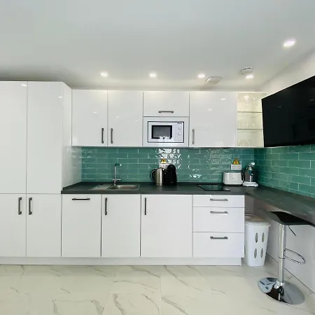 Apartment Studio-near The Beach, Bbq And Seawater Pool Marbella
