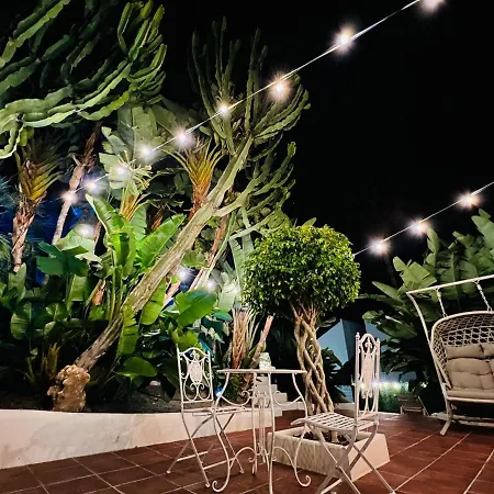 With Tropical Garden And Sea Water Pool דירה *