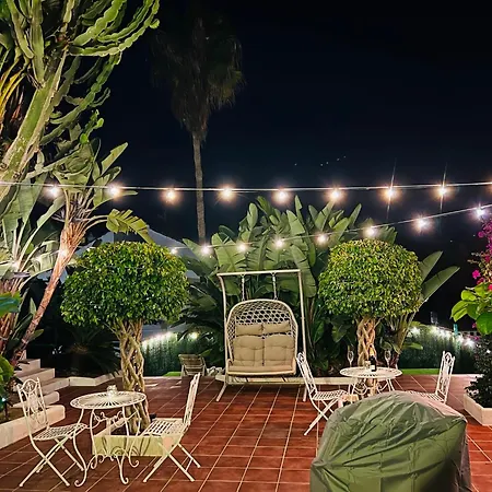 Daire With Tropical Garden And Sea Water Pool