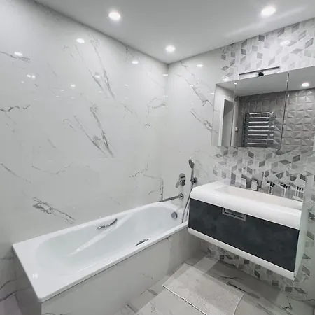 דירה With Tropical Garden And Sea Water Pool *