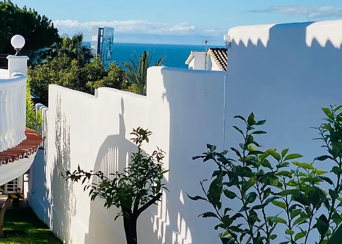 With Tropical Garden And Sea Water Pool Appartamento