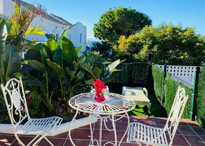 With Tropical Garden And Sea Water Pool Appartamento Marbella
