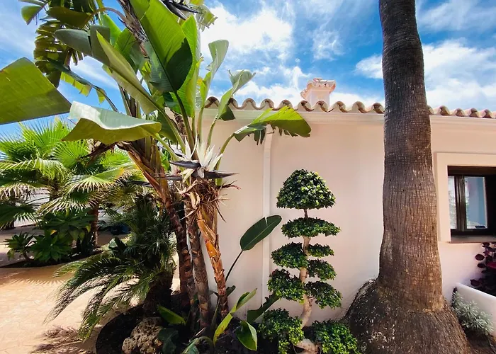 Apartmán With Tropical Garden And Sea Water Pool