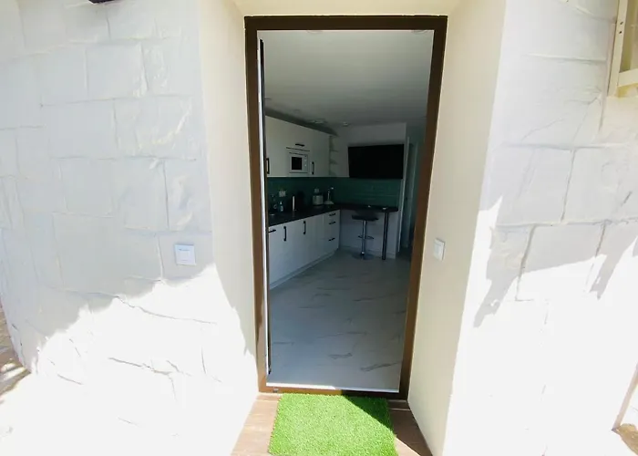 With Tropical Garden And Sea Water Pool Apartmán *