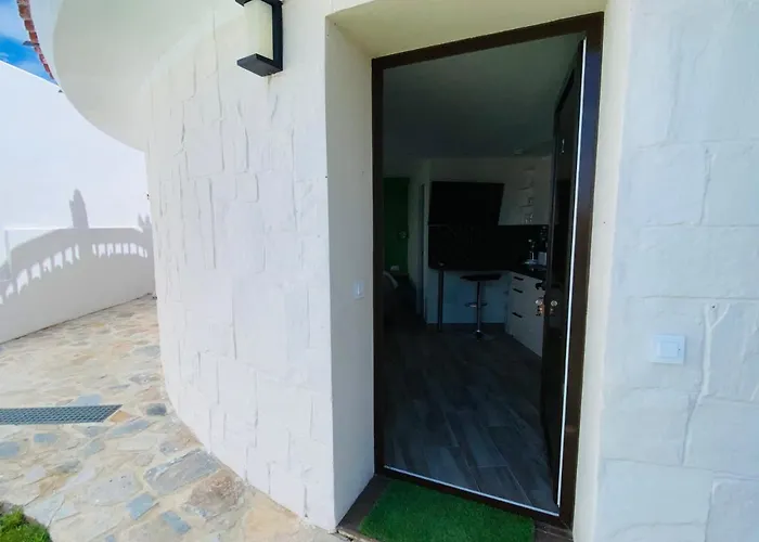 Apartmán With Tropical Garden And Sea Water Pool