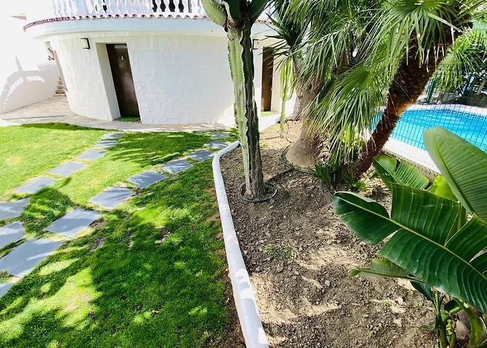 Apartmán With Tropical Garden And Sea Water Pool