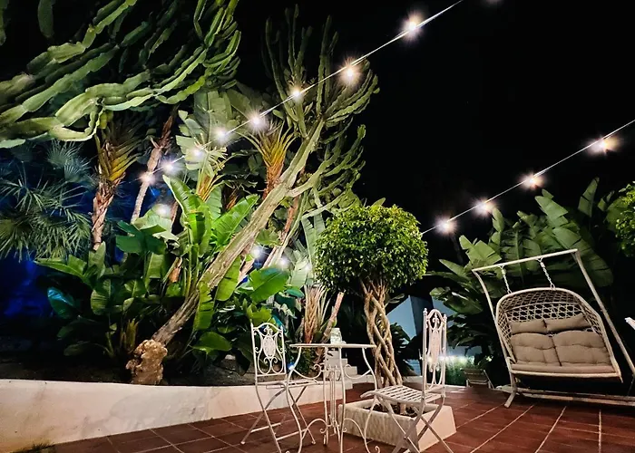 With Tropical Garden And Sea Water Pool Appartamento *