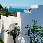 With Tropical Garden And Sea Water Pool Appartement