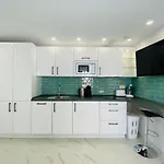 Appartement With Tropical Garden And Sea Water Pool Marbella