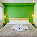 With Tropical Garden And Sea Water Pool Appartement Marbella