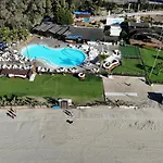 With Tropical Garden And Sea Water Pool Appartement Marbella