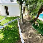 Appartement With Tropical Garden And Sea Water Pool