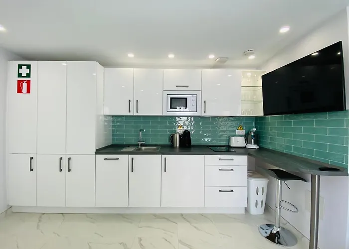 Apartament With Tropical Garden And Sea Water Pool Marbella